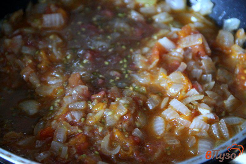 Фото приготовление рецепта: Куриный суп с помидорами шаг №4