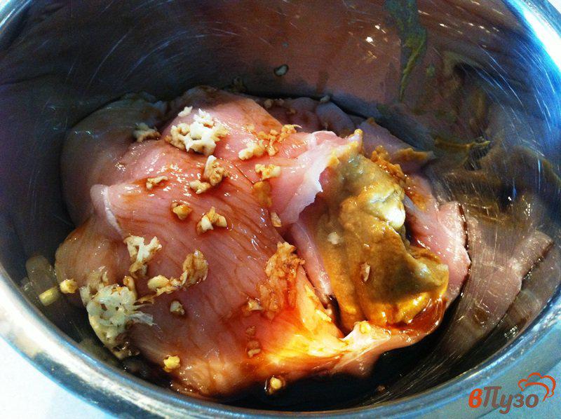 Фото приготовление рецепта: Куриные отбивные в пикантном соусе шаг №3