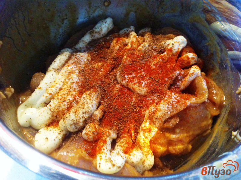 Фото приготовление рецепта: Куриные отбивные в пикантном соусе шаг №4