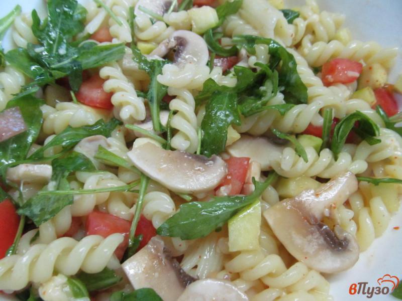 Фото приготовление рецепта: Салат из макарон с овощами шаг №4