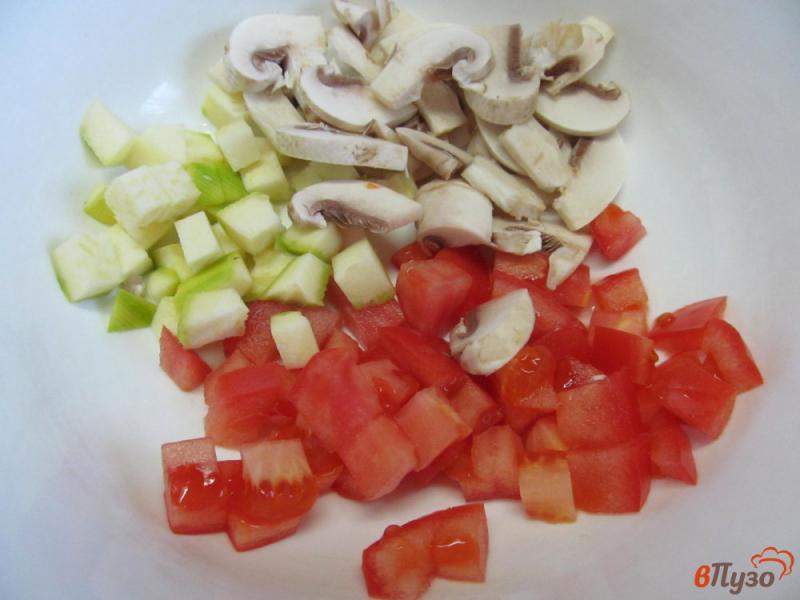 Фото приготовление рецепта: Салат из макарон с овощами шаг №1