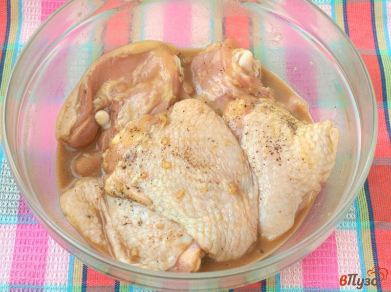 Фото приготовление рецепта: Куриные бёдрышки запечённые с яблоками шаг №1