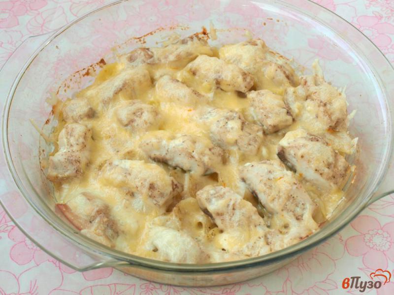 Фото приготовление рецепта: Толстолобик с картофелем в духовке шаг №5