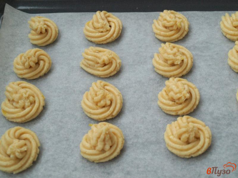 Фото приготовление рецепта: Ванильное печенье с лимонной цедрой шаг №4