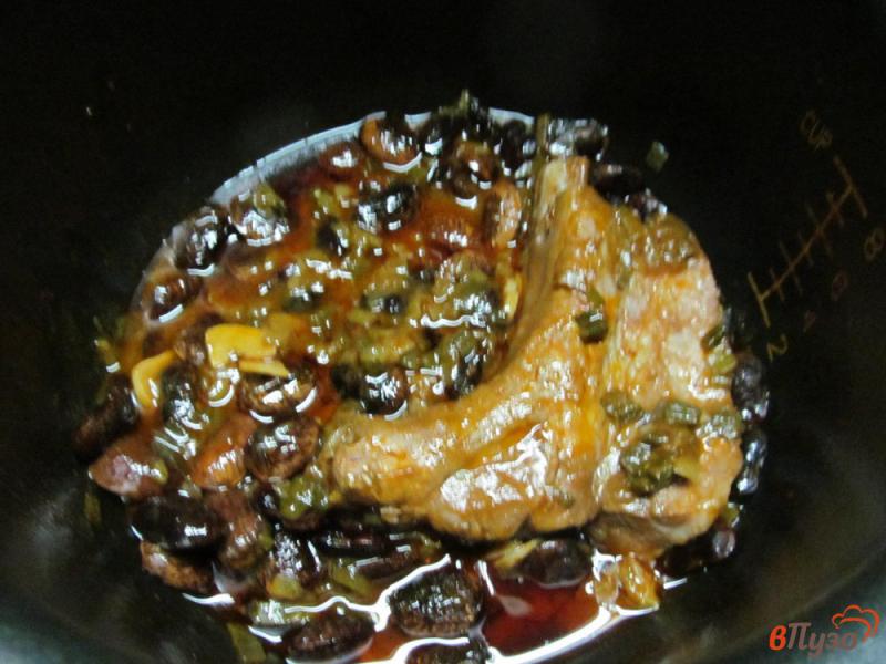 Фото приготовление рецепта: Тушеная свинина с фасолью в мультиварке шаг №4