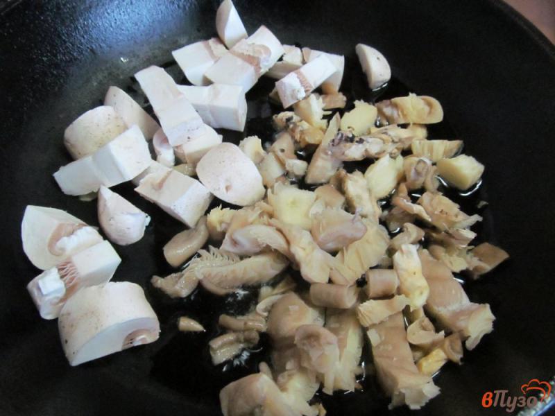 Фото приготовление рецепта: Картофельные котлеты с грибами под сыром шаг №2