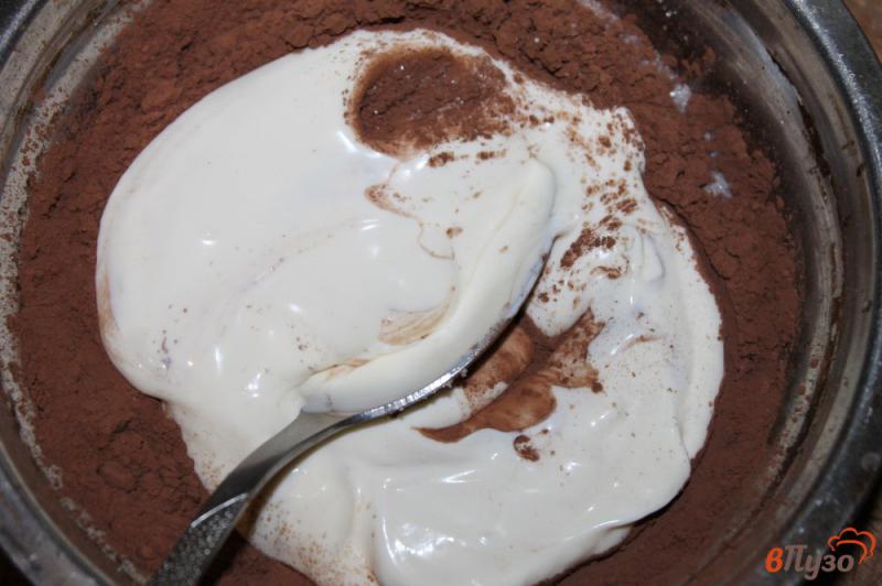 Фото приготовление рецепта: Домашний торт без яиц с орехами и шоколадной глазурью шаг №8