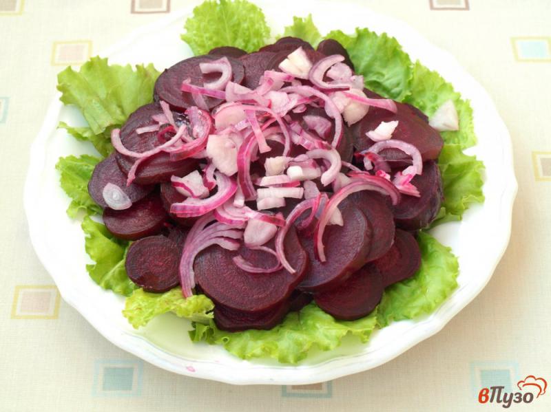 Фото приготовление рецепта: Салат из свеклы с фетой и кедровыми орешками шаг №3