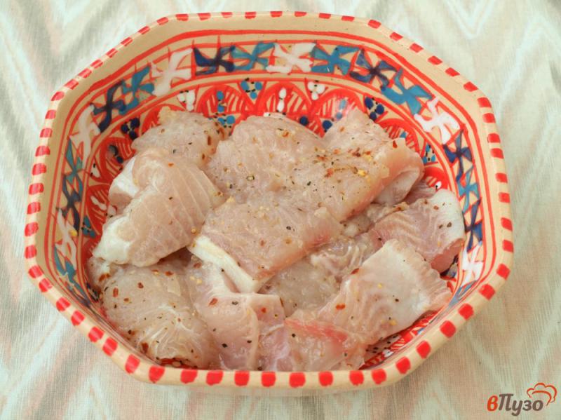 Фото приготовление рецепта: Филе пангасиуса с картофелем в духовке шаг №1