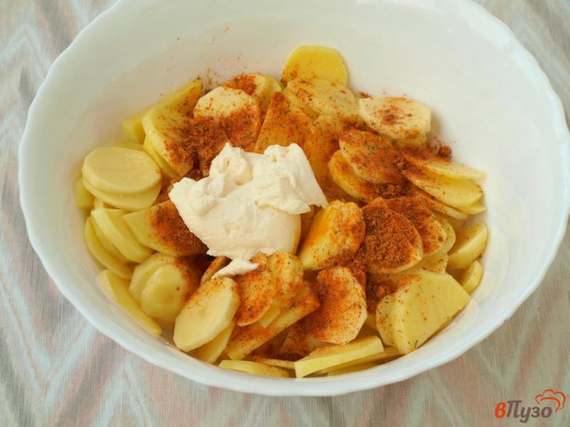 Фото приготовление рецепта: Филе пангасиуса с картофелем в духовке шаг №2