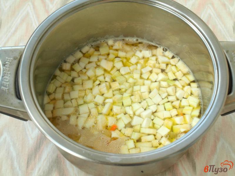 Фото приготовление рецепта: Суп с кабачками и помидорами шаг №3