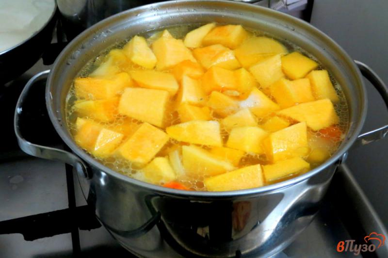 Фото приготовление рецепта: Тыквенно - картофельный суп пюре шаг №9