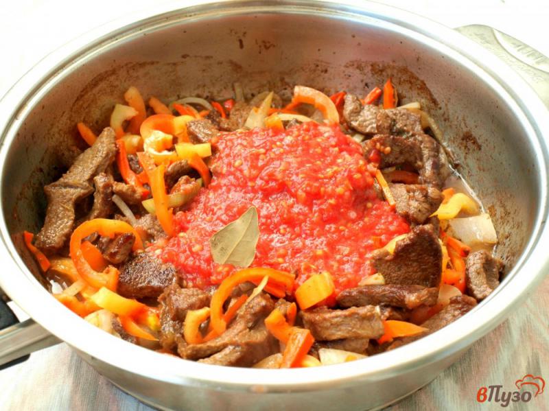 Фото приготовление рецепта: Говядина с овощами и томатами шаг №5