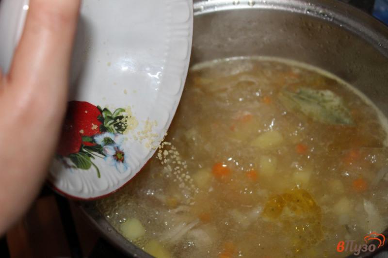 Фото приготовление рецепта: Куриный суп с кус- кусом шаг №5