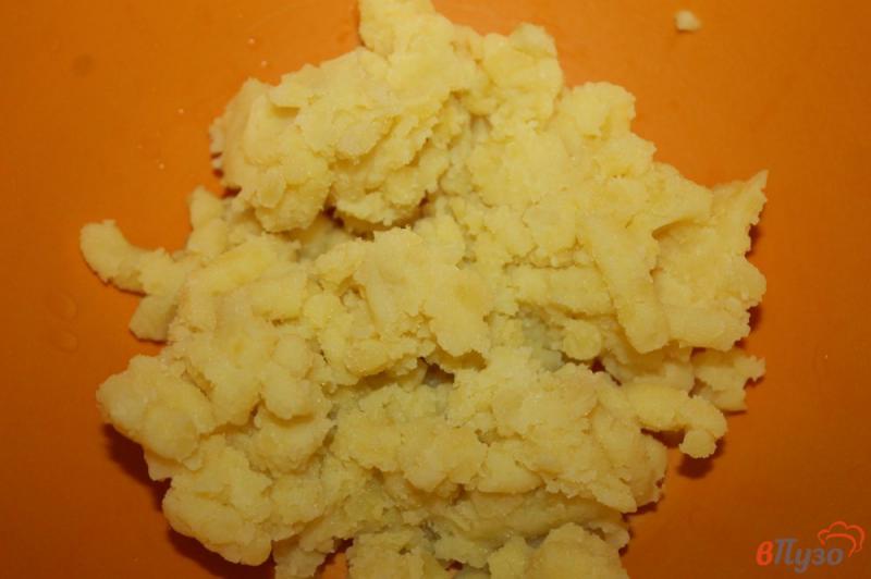 Фото приготовление рецепта: Картофельные крокеты с сыром и колбасой шаг №1