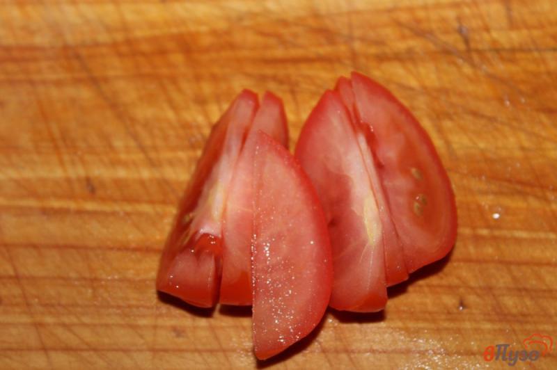 Фото приготовление рецепта: Картофельный салат с оливками и помидорами шаг №4