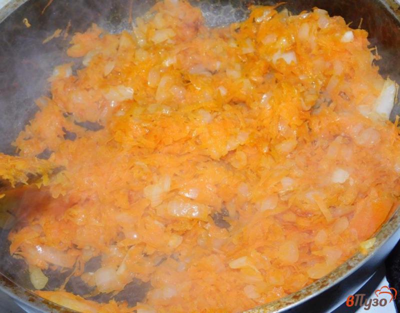 Фото приготовление рецепта: Суп с консервированным тунцом и булгуром шаг №3
