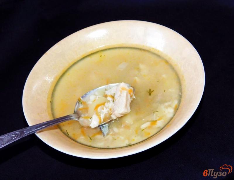 Фото приготовление рецепта: Суп с консервированным тунцом и булгуром шаг №6
