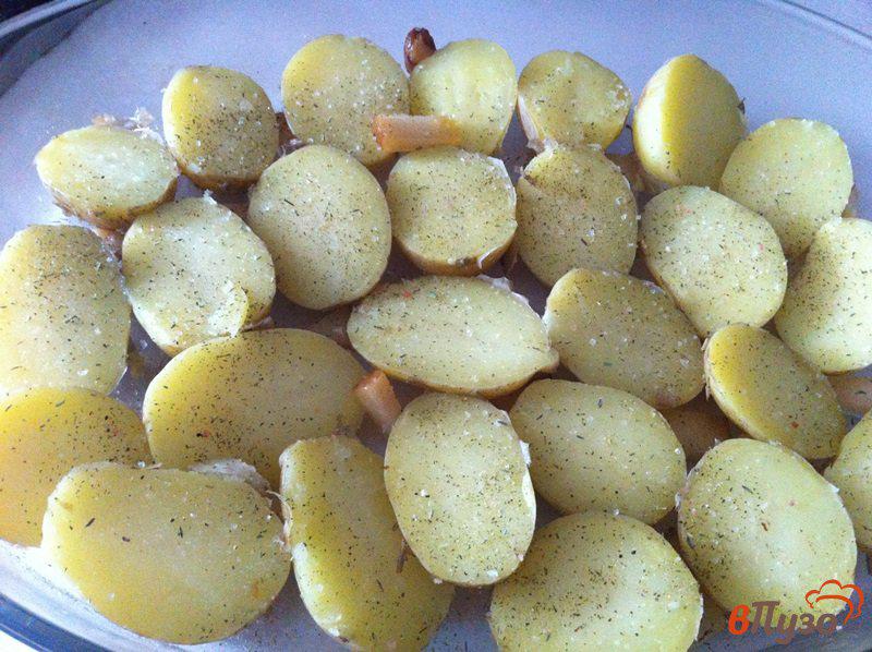 Фото приготовление рецепта: Запеченный молодой картофель с копченым салом шаг №3