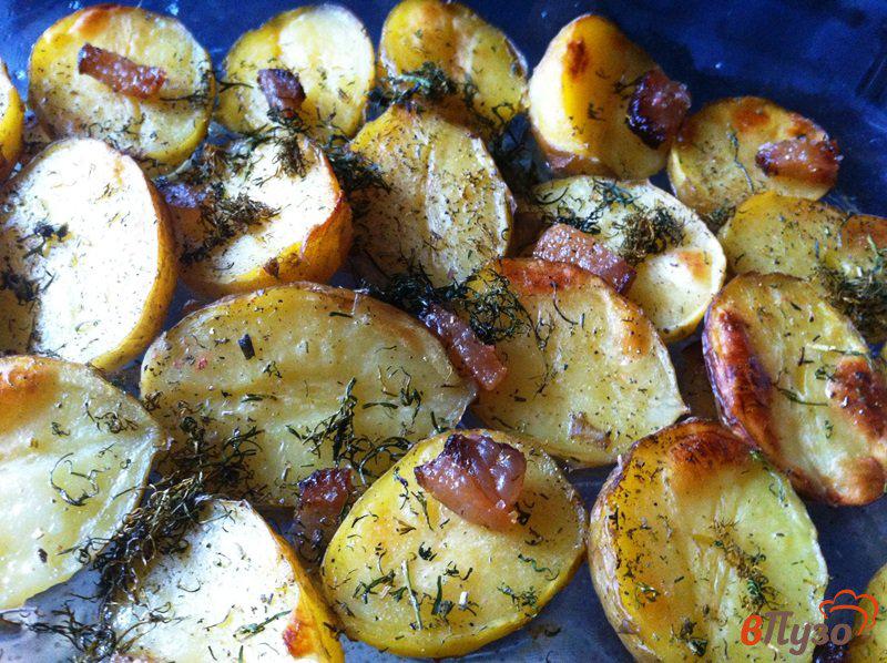 Фото приготовление рецепта: Запеченный молодой картофель с копченым салом шаг №5