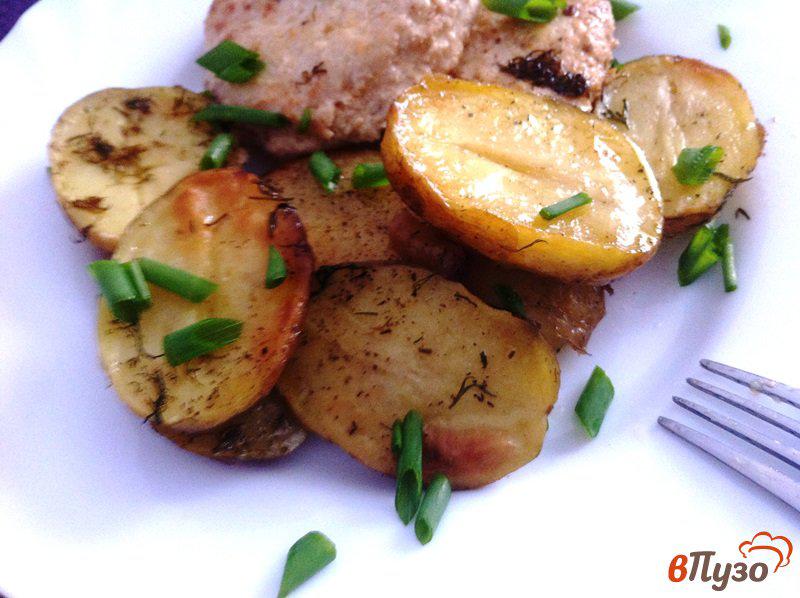 Фото приготовление рецепта: Запеченный молодой картофель с копченым салом шаг №6