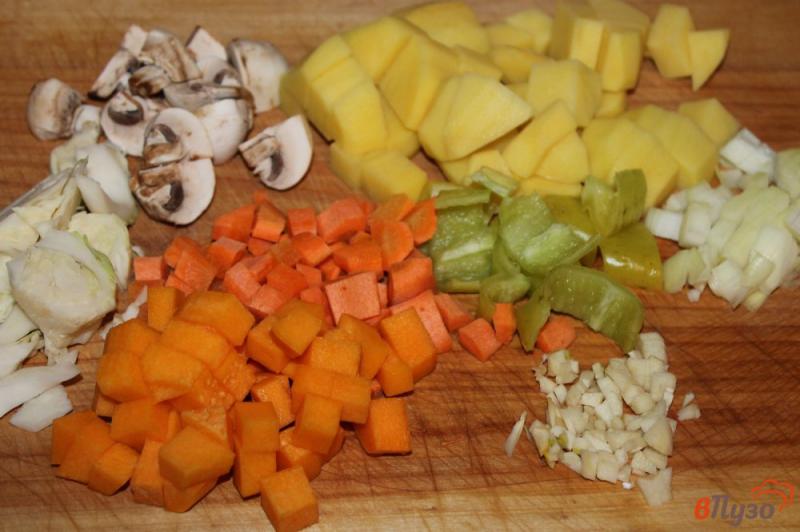 Фото приготовление рецепта: Овощное рагу с картофелем, капустой и тыквой шаг №1
