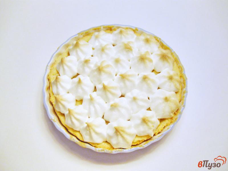 Фото приготовление рецепта: Песочный пирог с яблоками и меренгой шаг №8