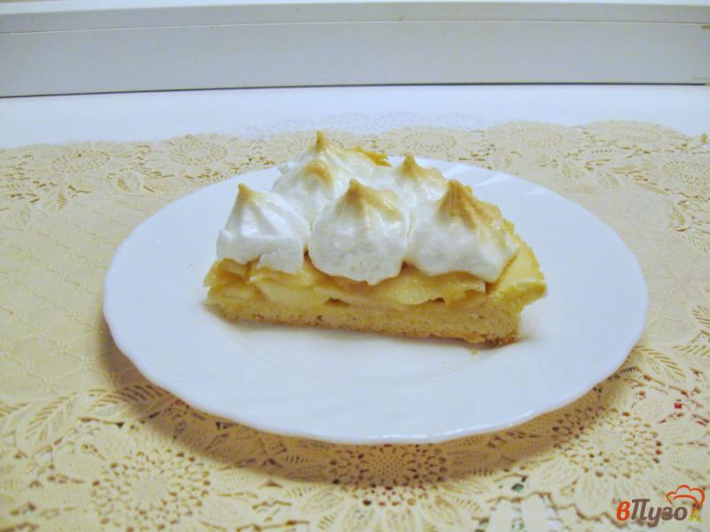 Фото приготовление рецепта: Песочный пирог с яблоками и меренгой шаг №10