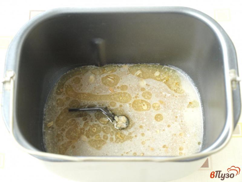 Фото приготовление рецепта: Ржаной хлеб с овсяными хлопьями на пиве в хлебопечке шаг №1