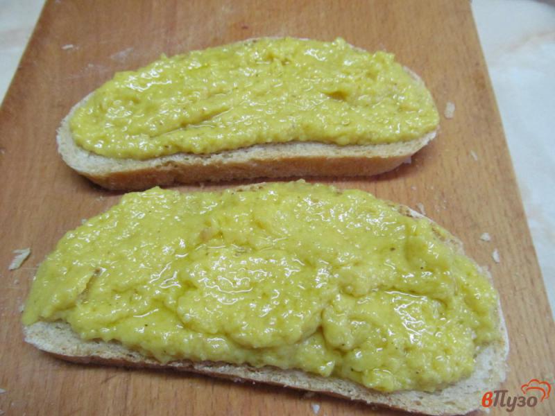 Фото приготовление рецепта: Горячий бутерброд с печенью на картофельном соусе шаг №6
