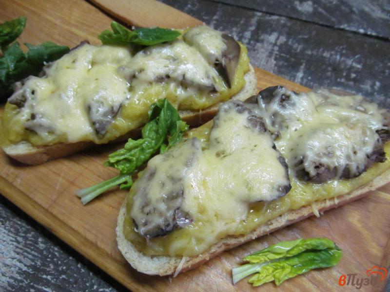 Фото приготовление рецепта: Горячий бутерброд с печенью на картофельном соусе шаг №9