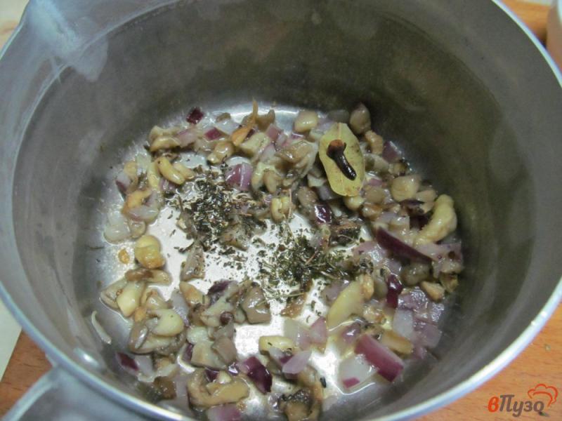 Фото приготовление рецепта: Утиные ножки с соусом из ежевики шаг №3