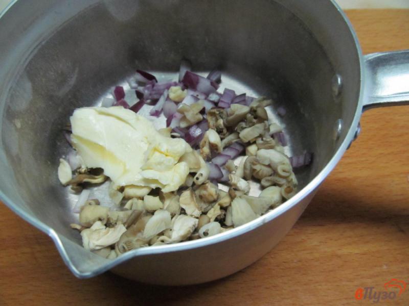 Фото приготовление рецепта: Утиные ножки с соусом из ежевики шаг №2