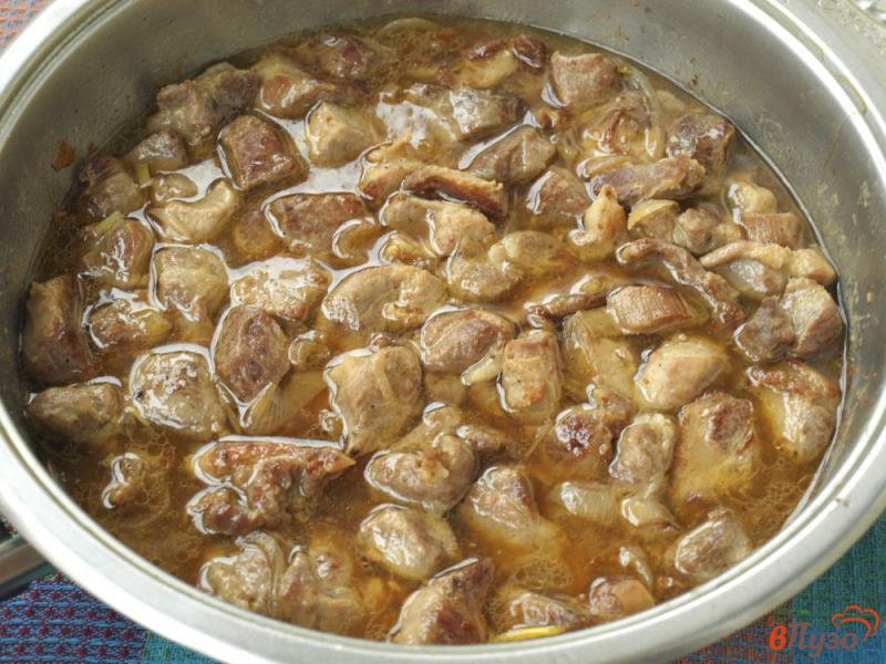Фото приготовление рецепта: Свинина на сковороде маринованная с имбирём и горчицей шаг №6