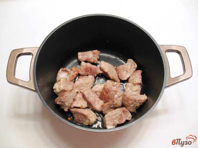 Фото приготовление рецепта: Свинина с квашеной капустой и рисом шаг №2