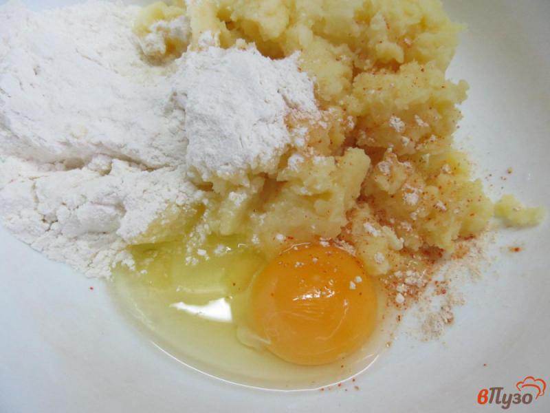 Фото приготовление рецепта: Картофельные пирожки с печенью и яйцом шаг №1