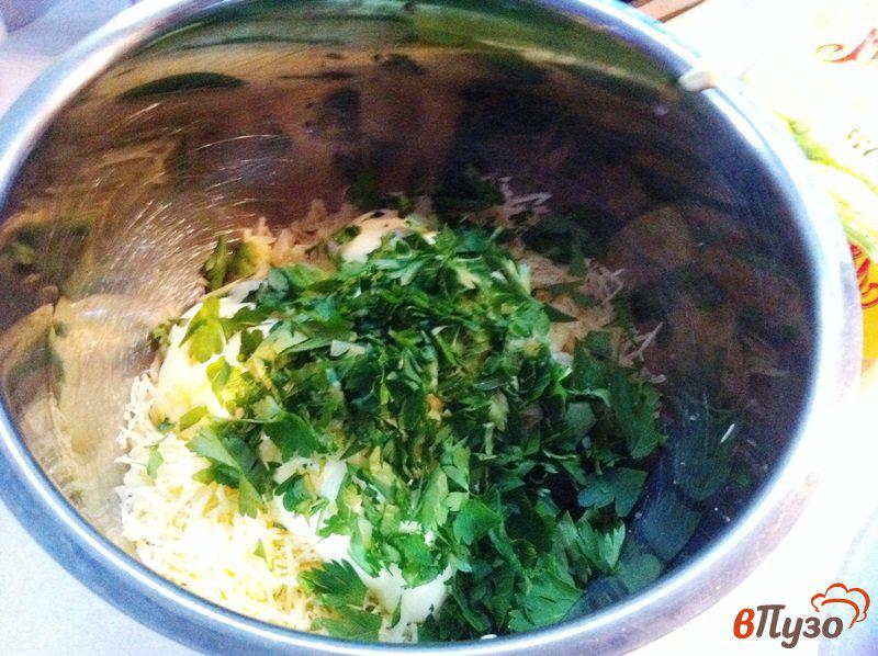 Фото приготовление рецепта: Сырный салат шаг №3