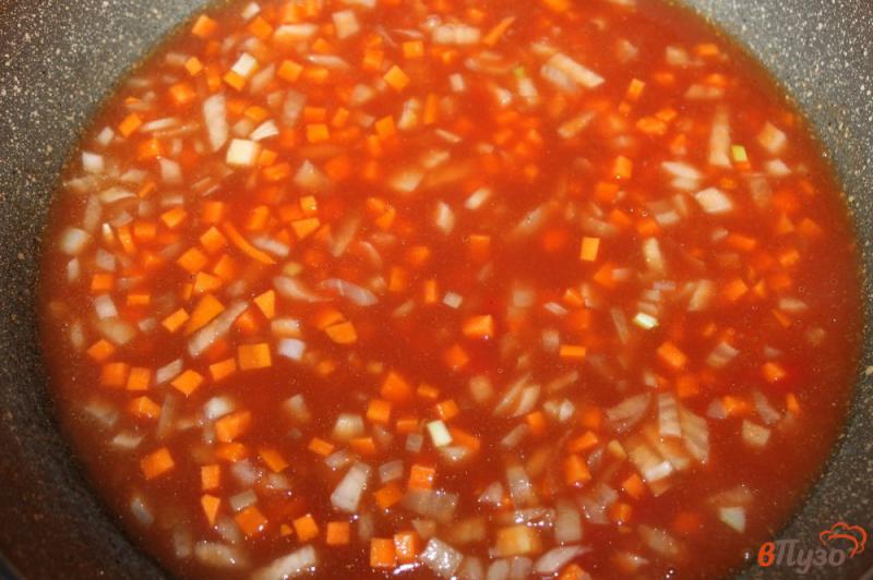 Фото приготовление рецепта: Томатный суп на курином бульоне с фрикадельками шаг №3