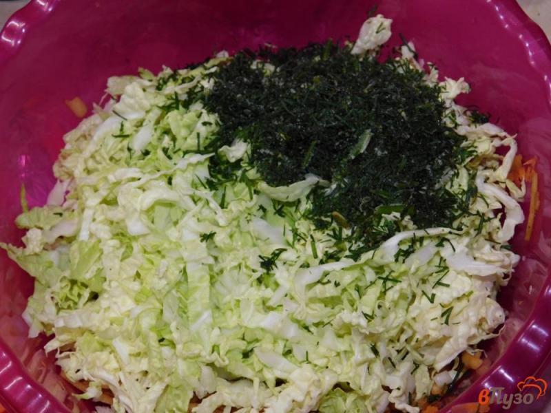Фото приготовление рецепта: Овощной салат с пекинской капустой шаг №2