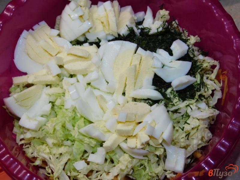 Фото приготовление рецепта: Овощной салат с пекинской капустой шаг №3