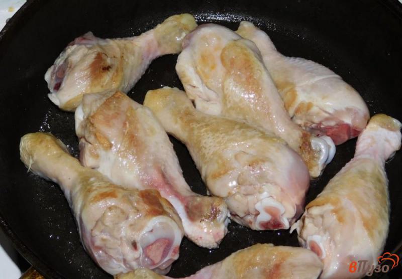 Фото приготовление рецепта: Куриные ножки с беконом и овощами шаг №1