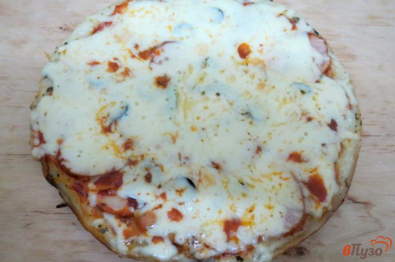 Фото приготовление рецепта: Пицца на сковороде шаг №13