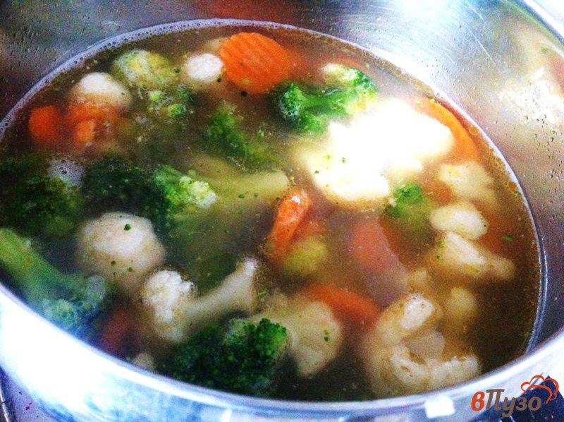 Фото приготовление рецепта: Рыбный суп с овощами и рисом шаг №2