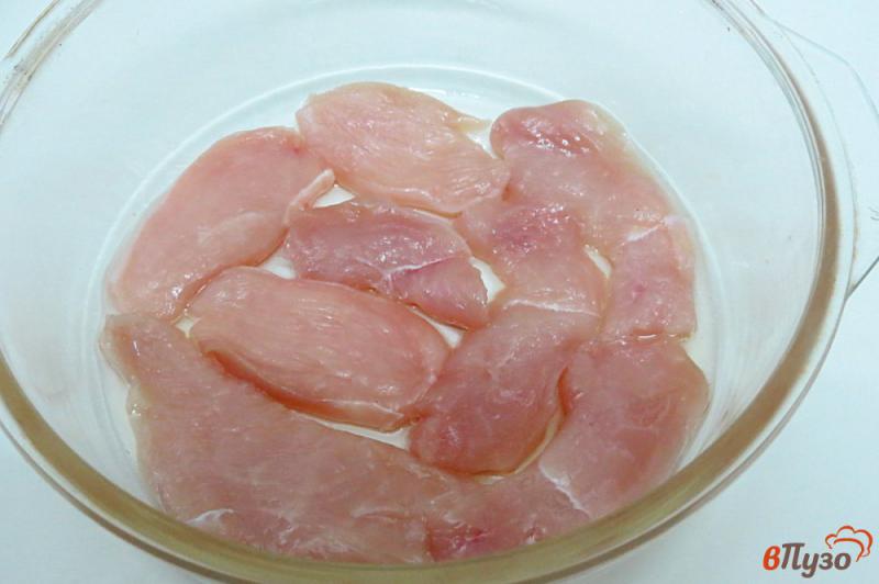 Фото приготовление рецепта: Куриное филе запеченное в духовке шаг №6