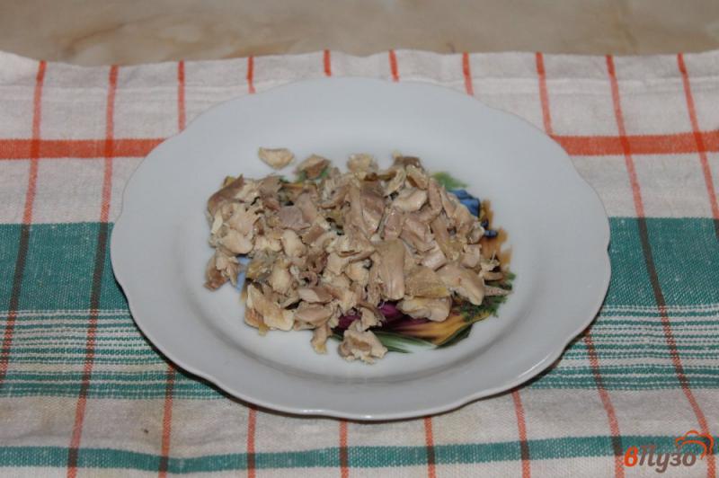 Фото приготовление рецепта: Закусочный лаваш с отварной курицей, грибами и маринованным луком шаг №1
