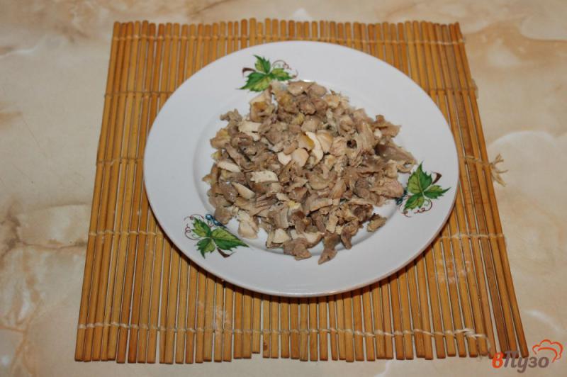 Фото приготовление рецепта: Куриный салат с перцем и помидорами шаг №1