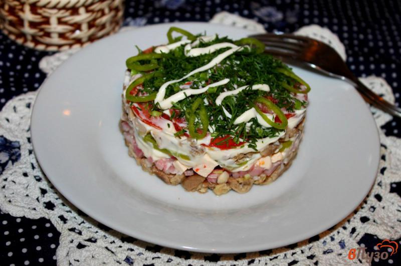Фото приготовление рецепта: Куриный салат с перцем и помидорами шаг №8