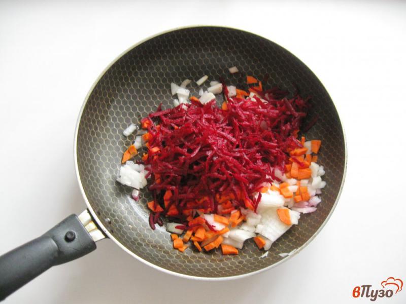 Фото приготовление рецепта: Тушеная капуста с морковью и свеклой шаг №3