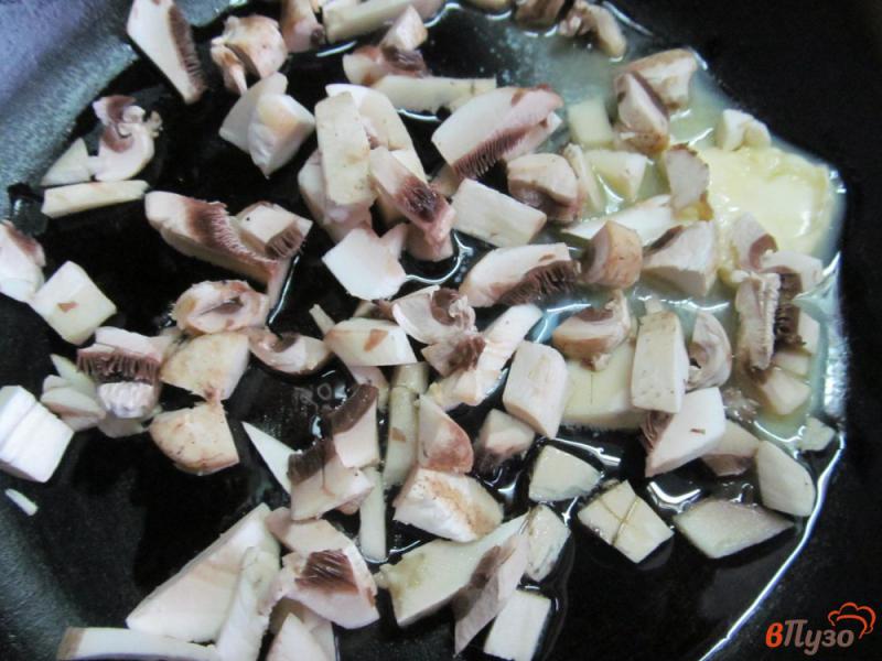 Фото приготовление рецепта: Блины с начинкой из печени и грибами шаг №3