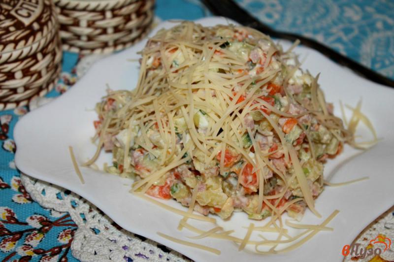 Фото приготовление рецепта: Салат с ветчиной, морковью и картофелем шаг №7